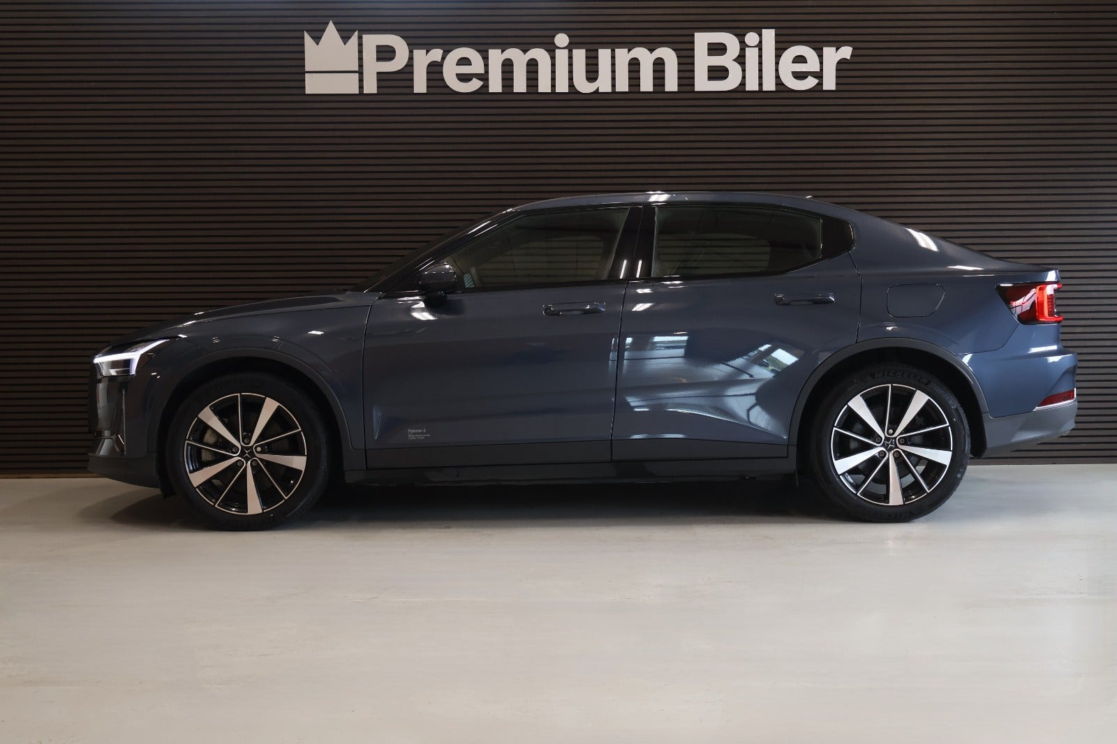 Blå Polestar 2 fra 2022
