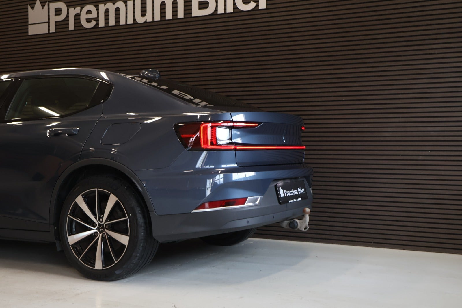 Blå Polestar 2 fra 2022
