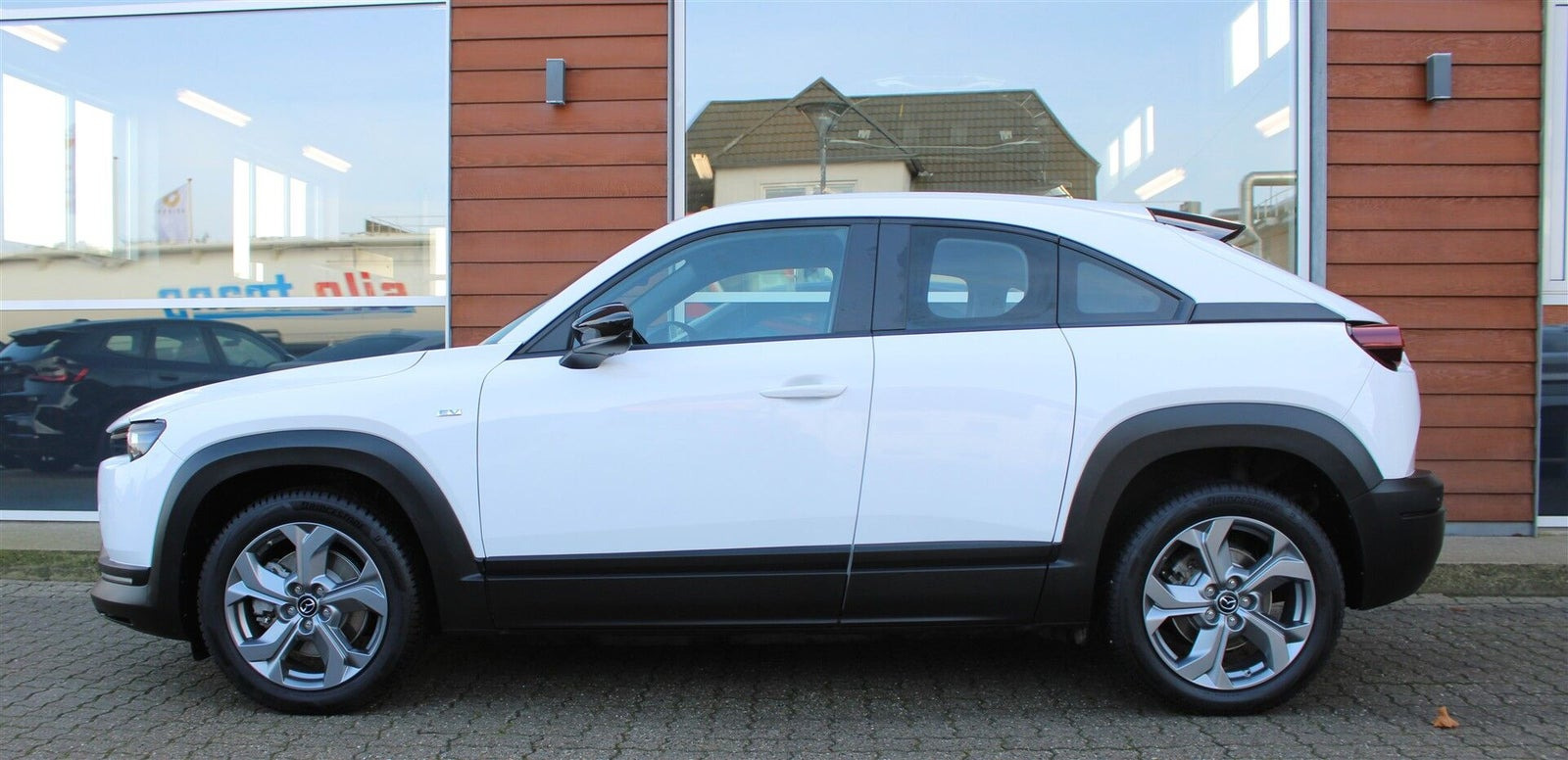 Hvid Mazda MX-30 fra 2022