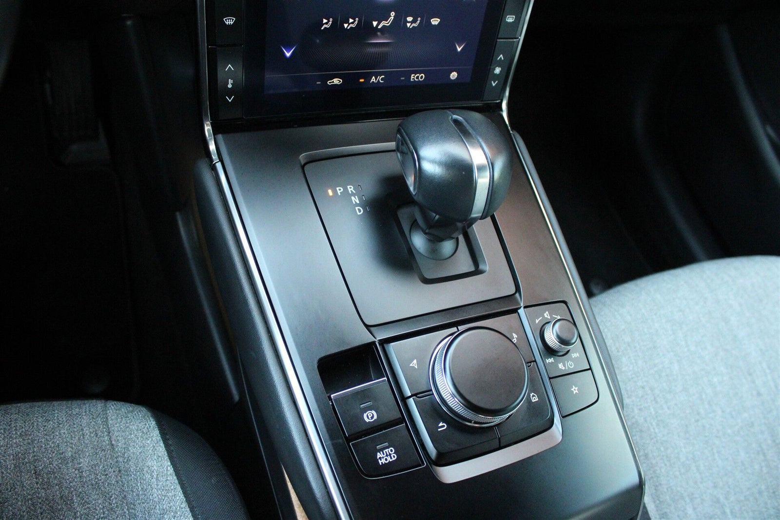 Hvid Mazda MX-30 fra 2022
