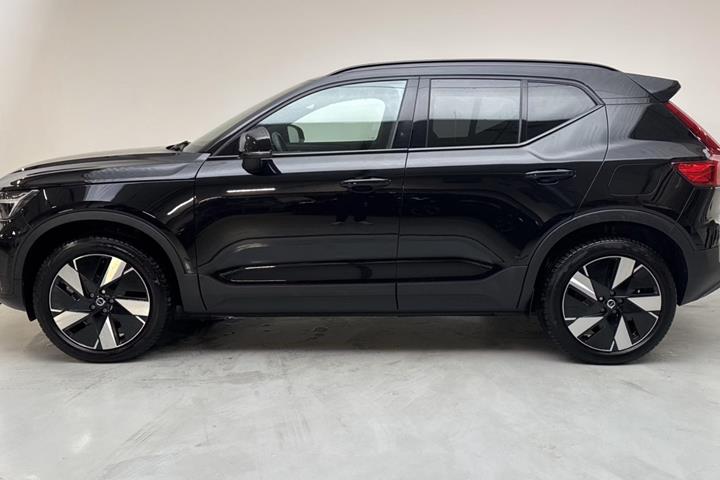 Sort Volvo EX40 fra 2025