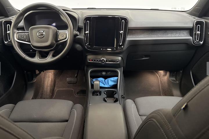 Sort Volvo EX40 fra 2025