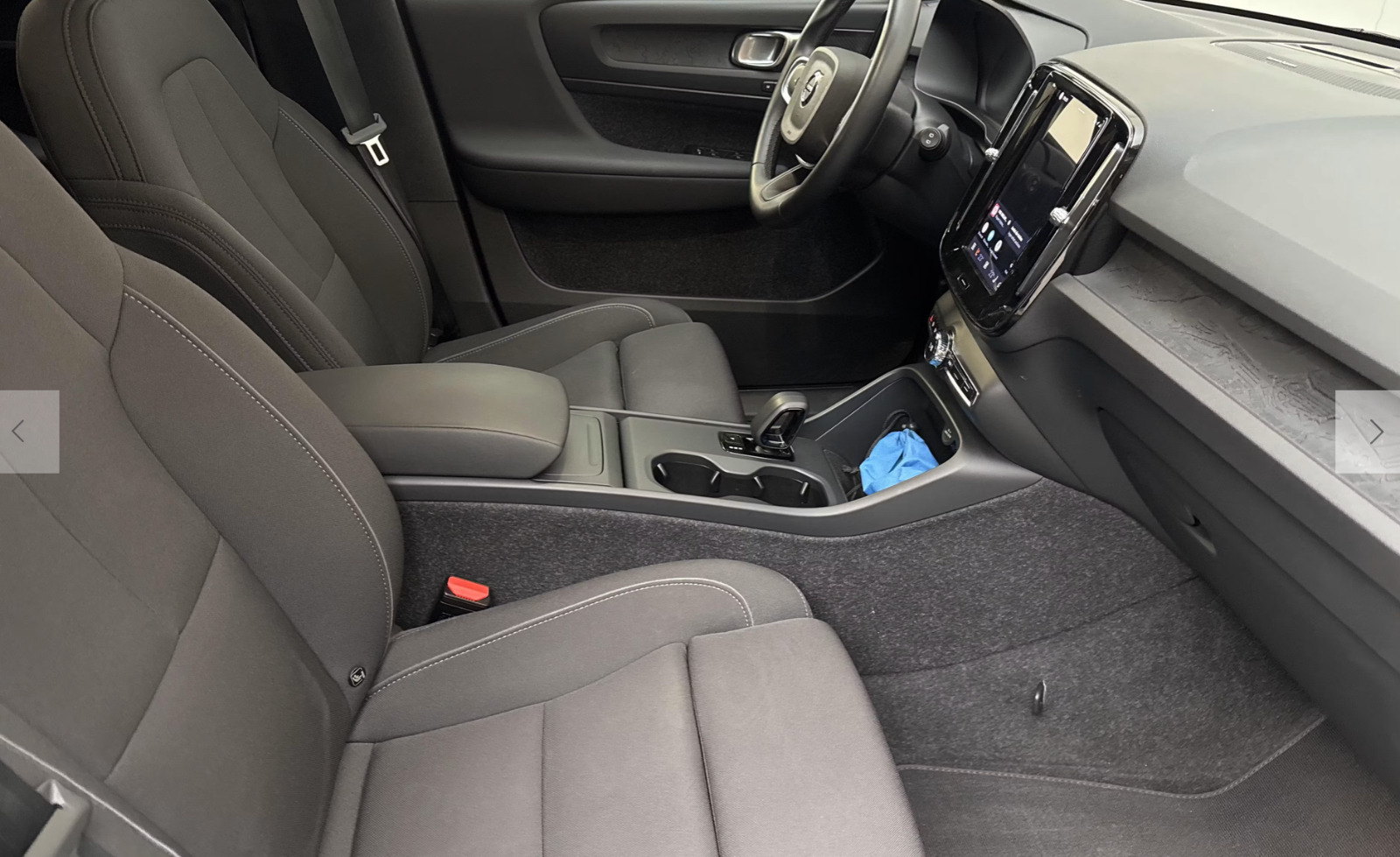 Sort Volvo EX40 fra 2025