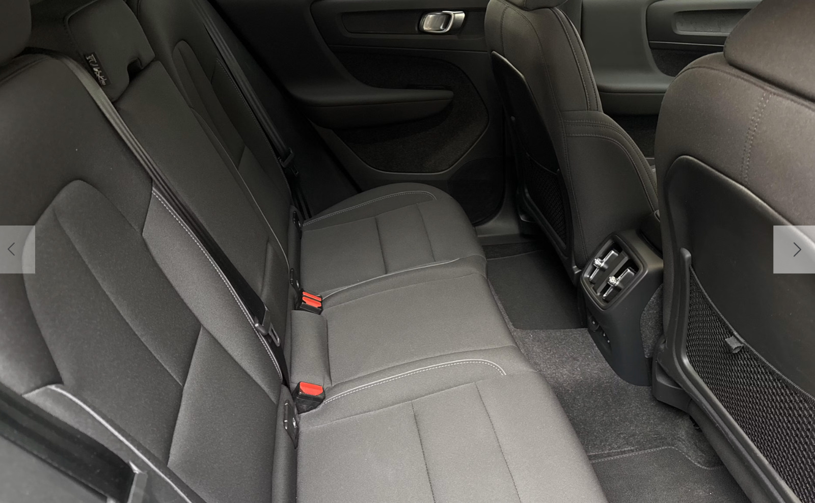 Sort Volvo EX40 fra 2025