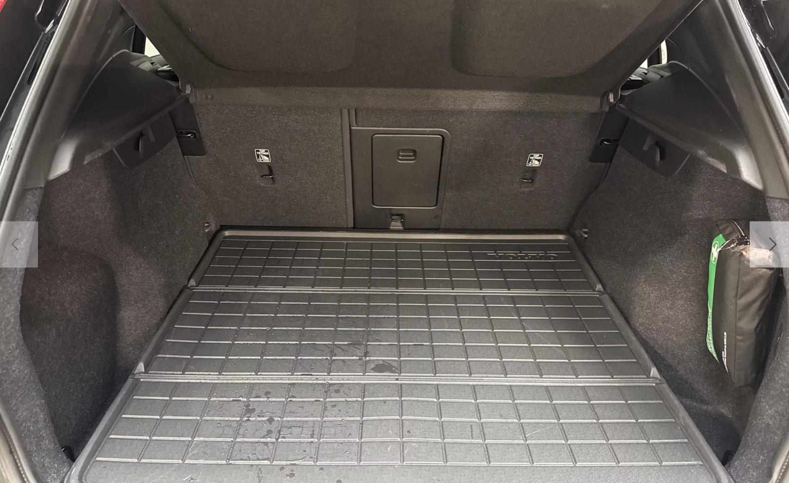 Sort Volvo EX40 fra 2025