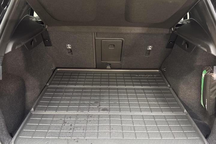 Sort Volvo EX40 fra 2025