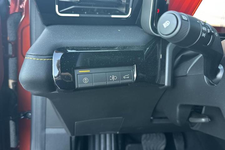 Brun Renault 4 E-Tech fra 2026