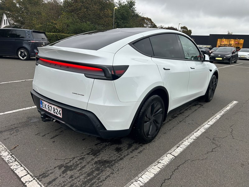 undefined Tesla Model Y fra 2025