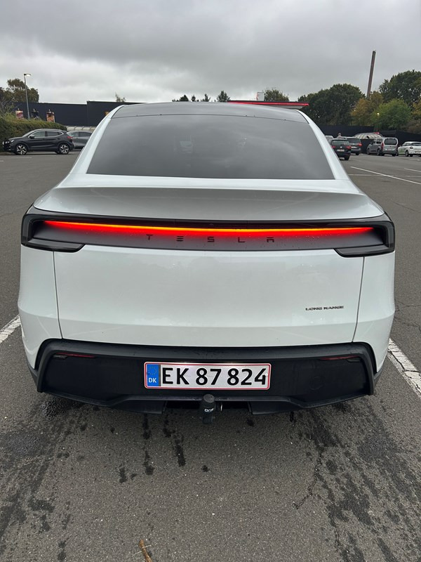undefined Tesla Model Y fra 2025