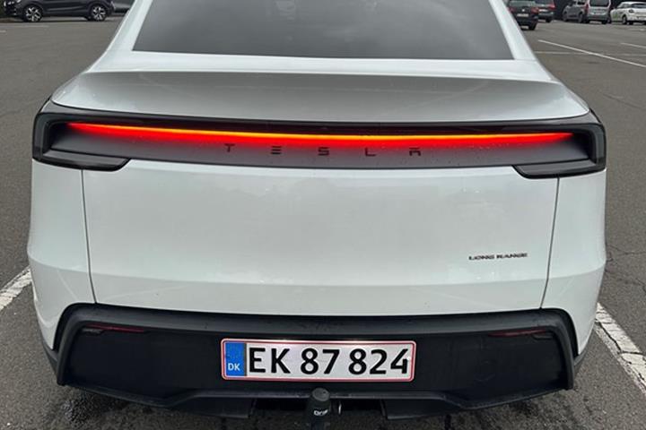 undefined Tesla Model Y fra 2025