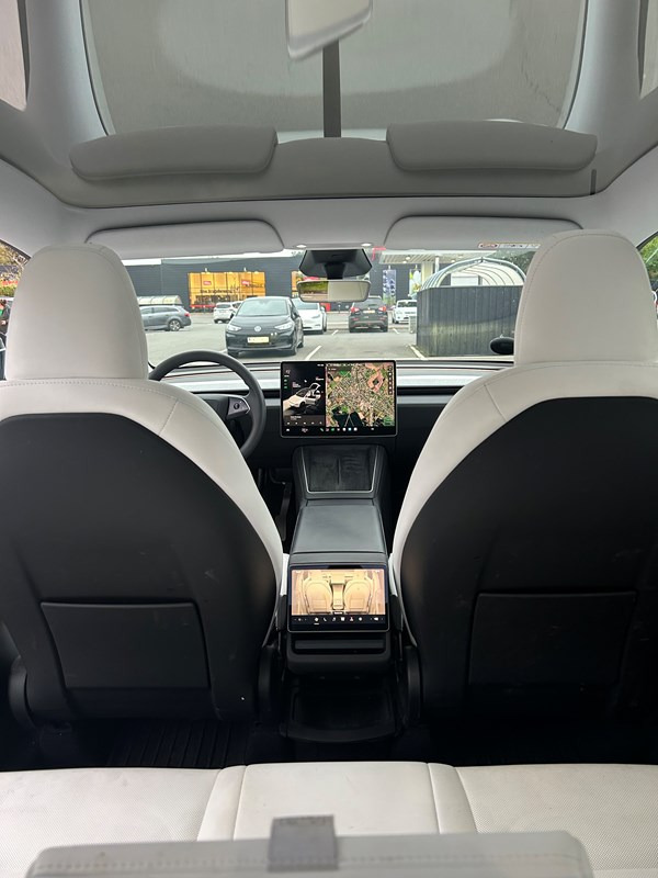 undefined Tesla Model Y fra 2025