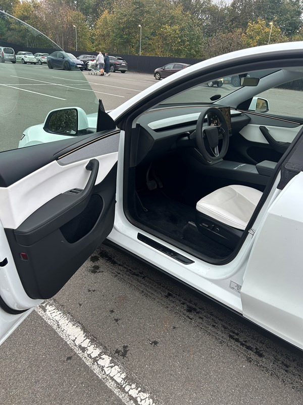 undefined Tesla Model Y fra 2025
