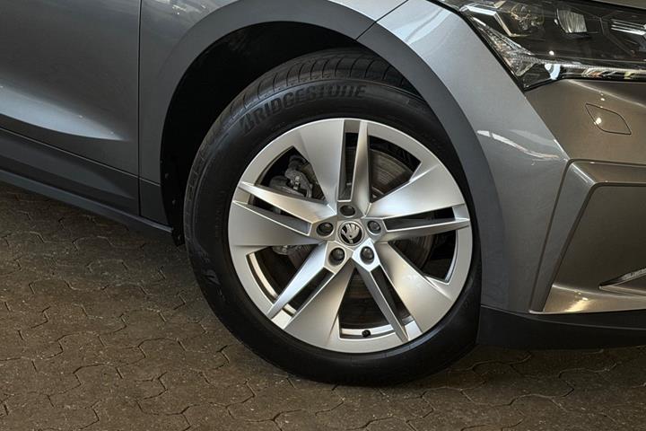Grå Skoda Enyaq fra 2023
