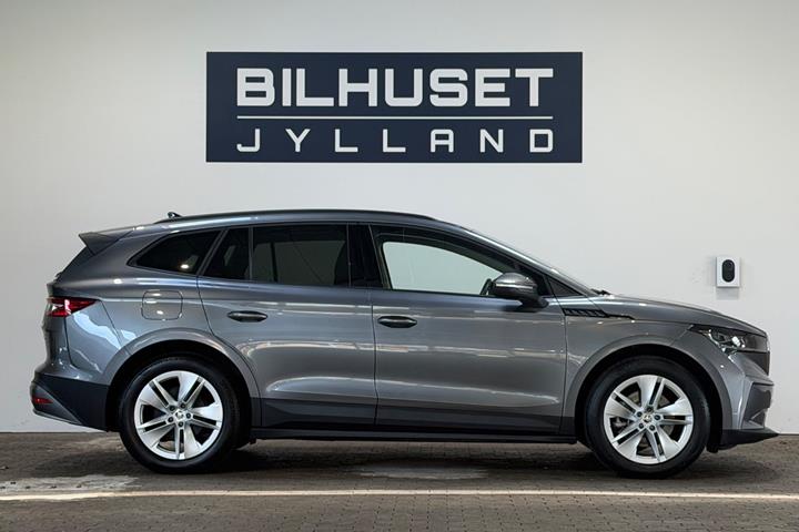 Grå Skoda Enyaq fra 2023