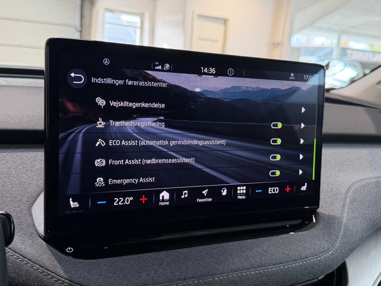 Grå Skoda Enyaq fra 2023
