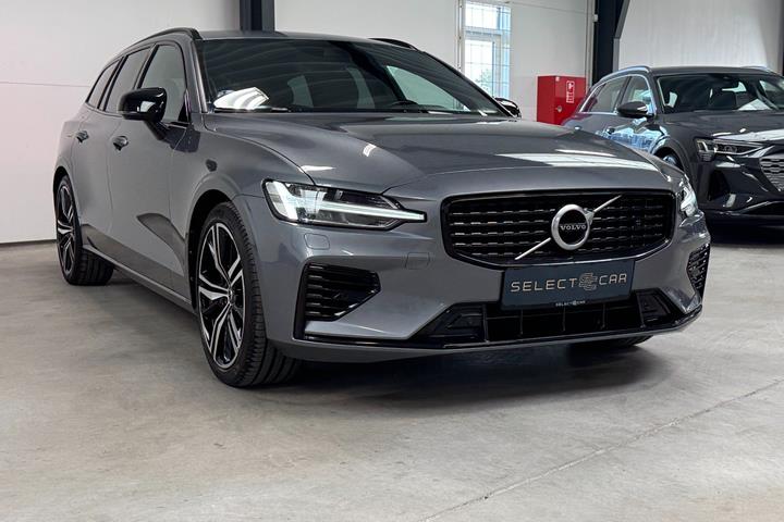 Grå Volvo V60 fra 2021