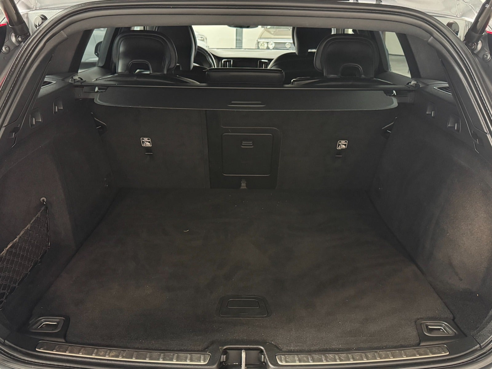 Grå Volvo V60 fra 2021