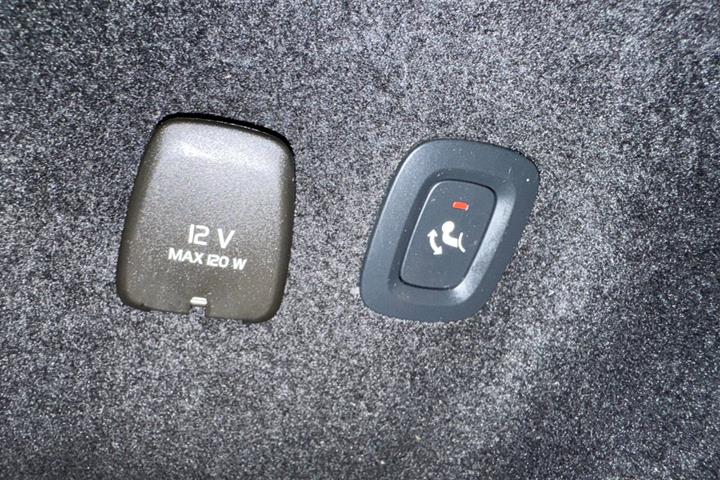 Grå Volvo V60 fra 2021
