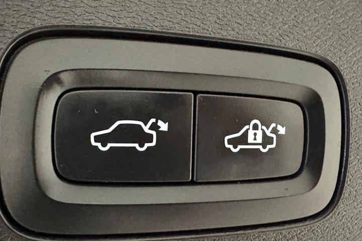 Grå Volvo V60 fra 2021