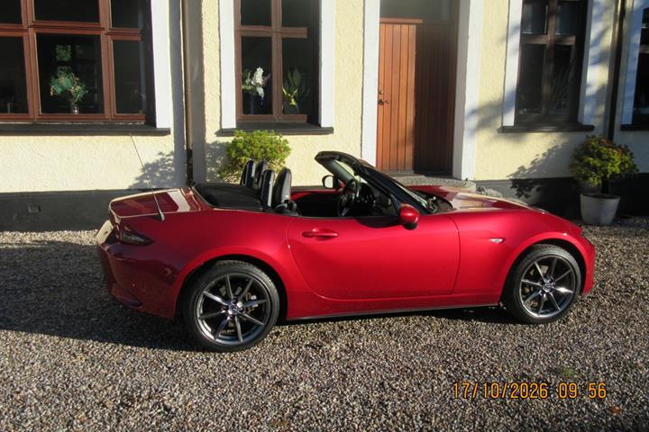 Rød Mazda MX-5 fra 2016