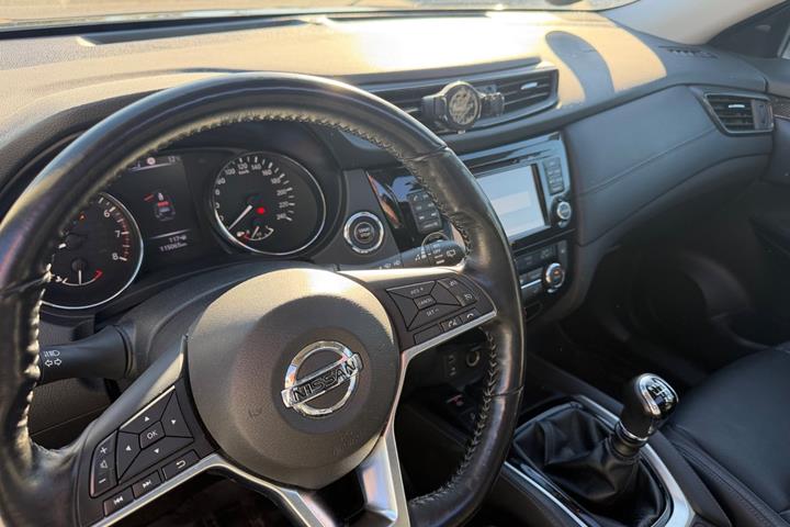 Sort Nissan X-Trail fra 2018