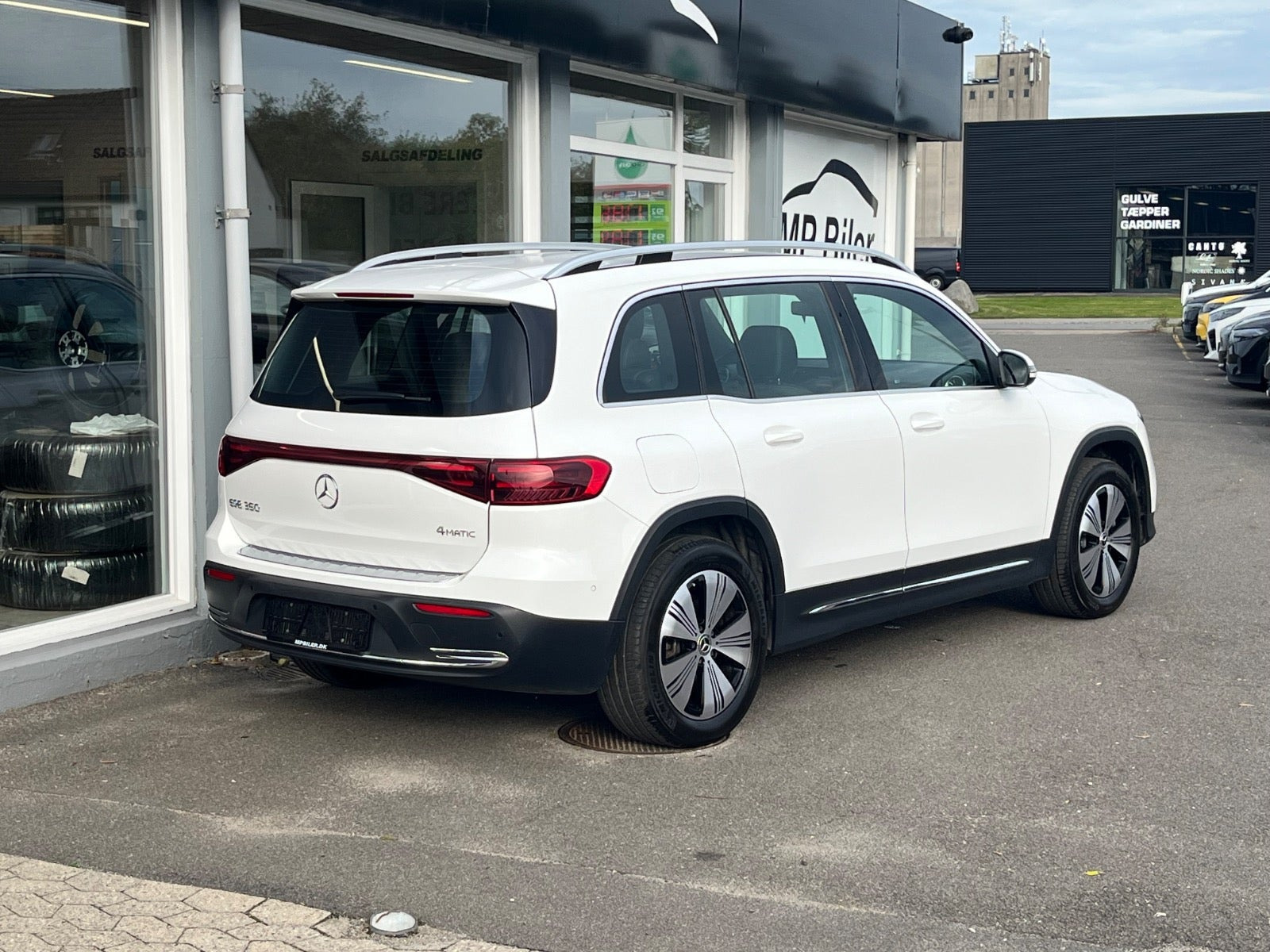 Hvid Mercedes EQB350 fra 2024