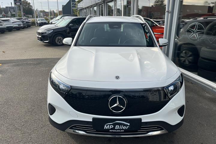 Hvid Mercedes EQB350 fra 2024