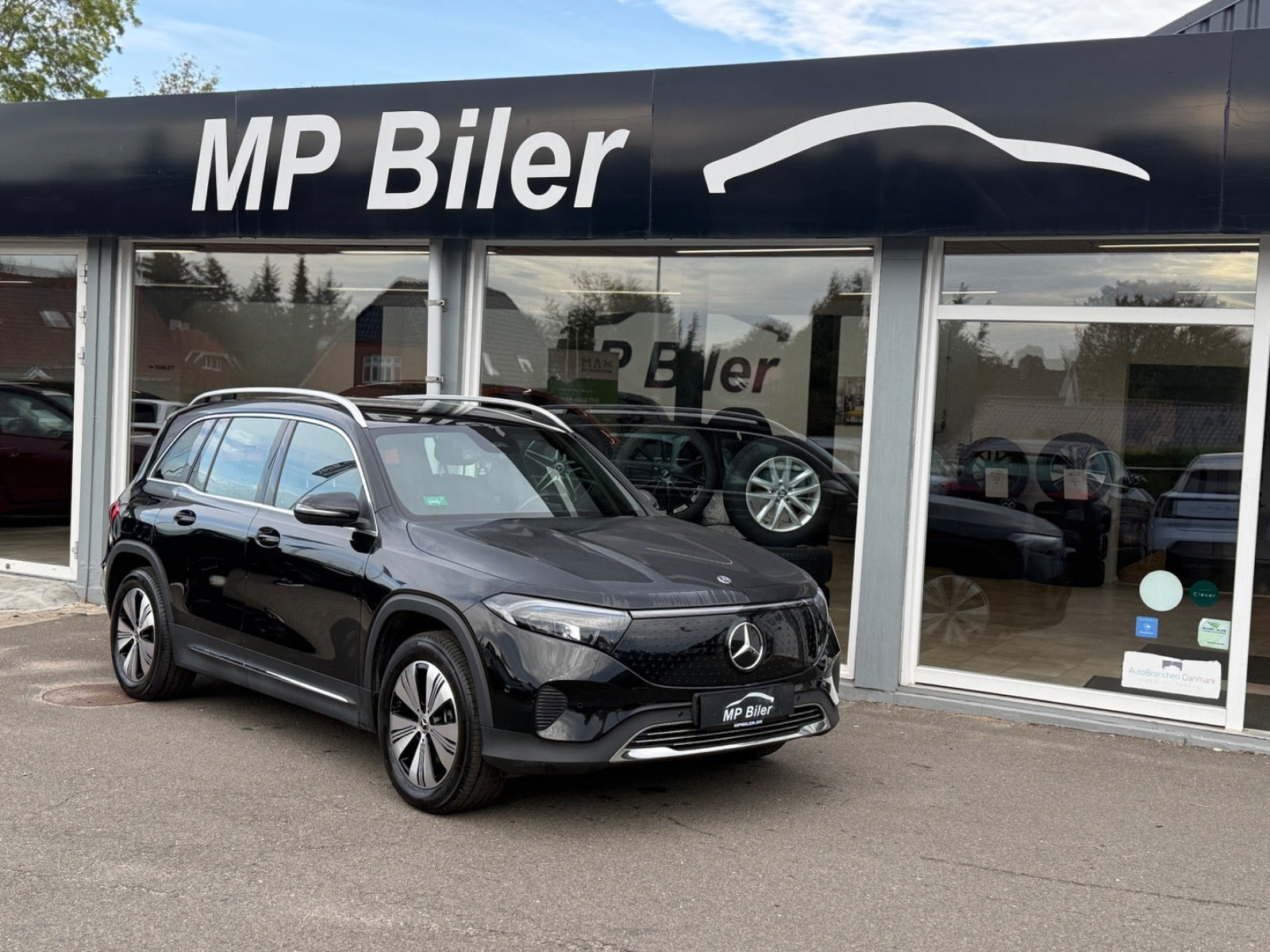 Mercedes EQB250+
