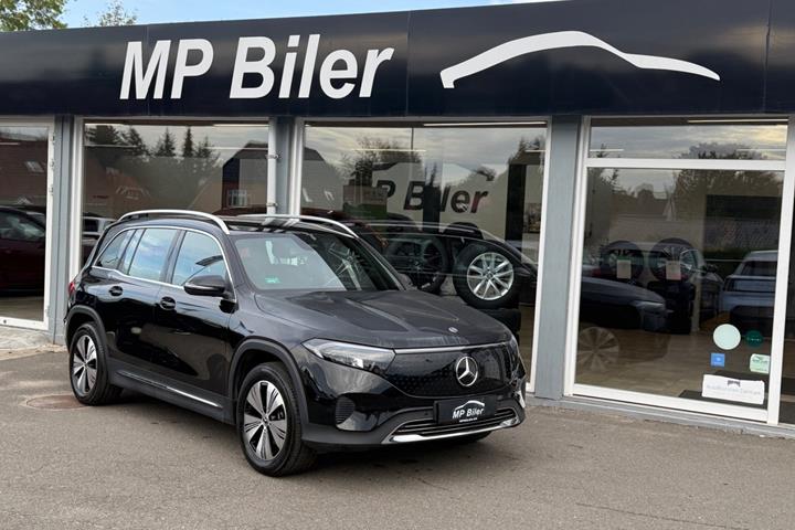 Sort Mercedes EQB250+ fra 2024 set udefra