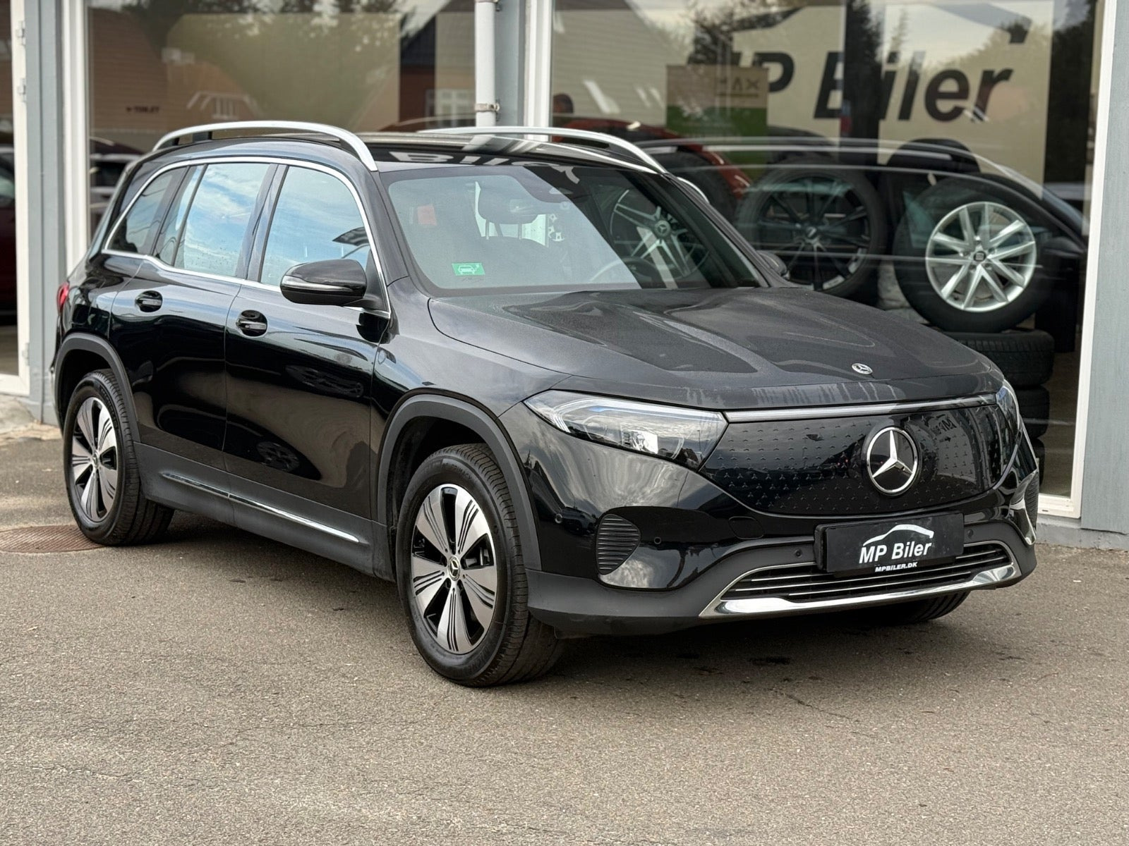 Sort Mercedes EQB250+ fra 2024