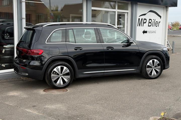 Sort Mercedes EQB250+ fra 2024