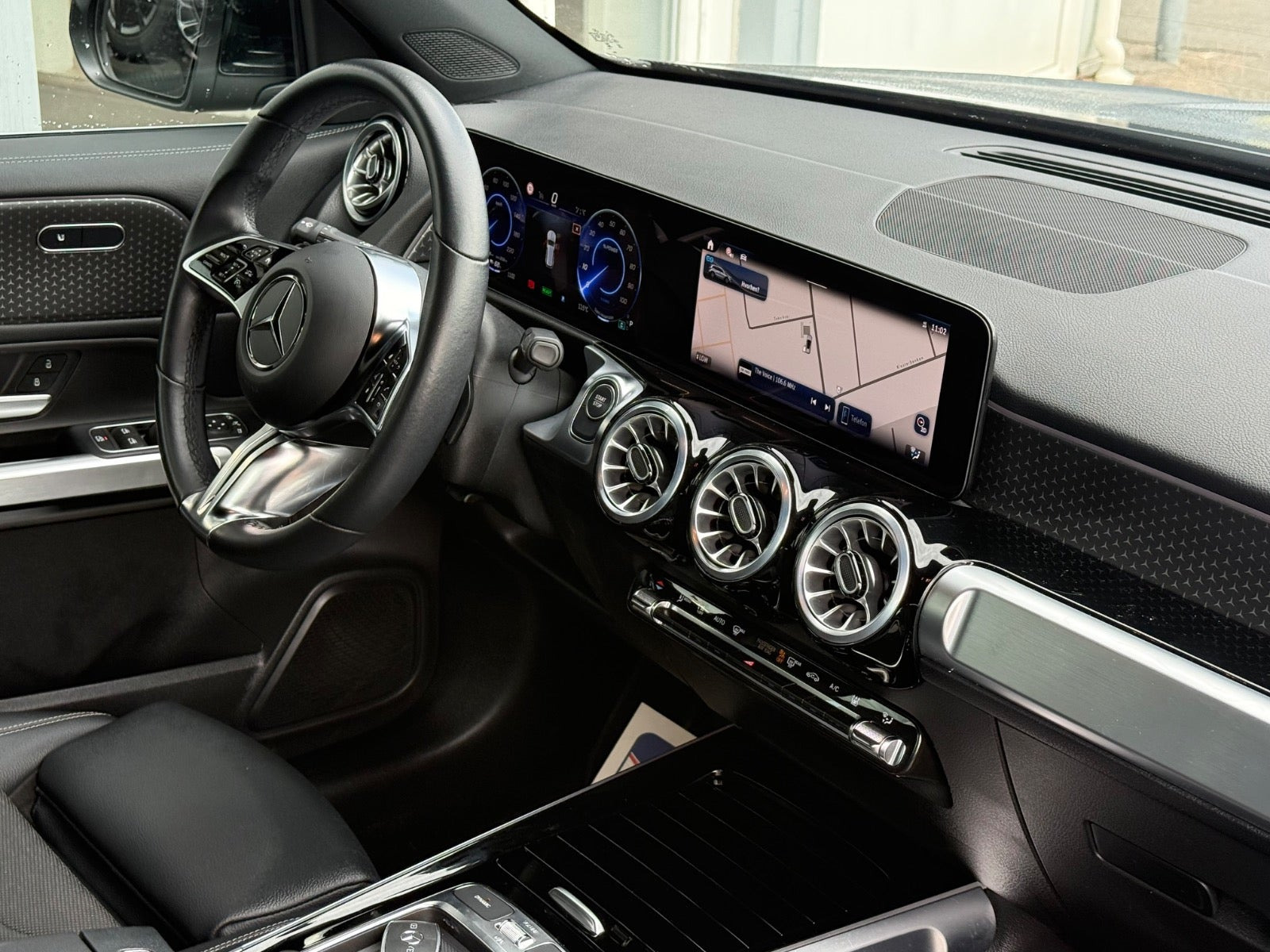 Sort Mercedes EQB250+ fra 2024