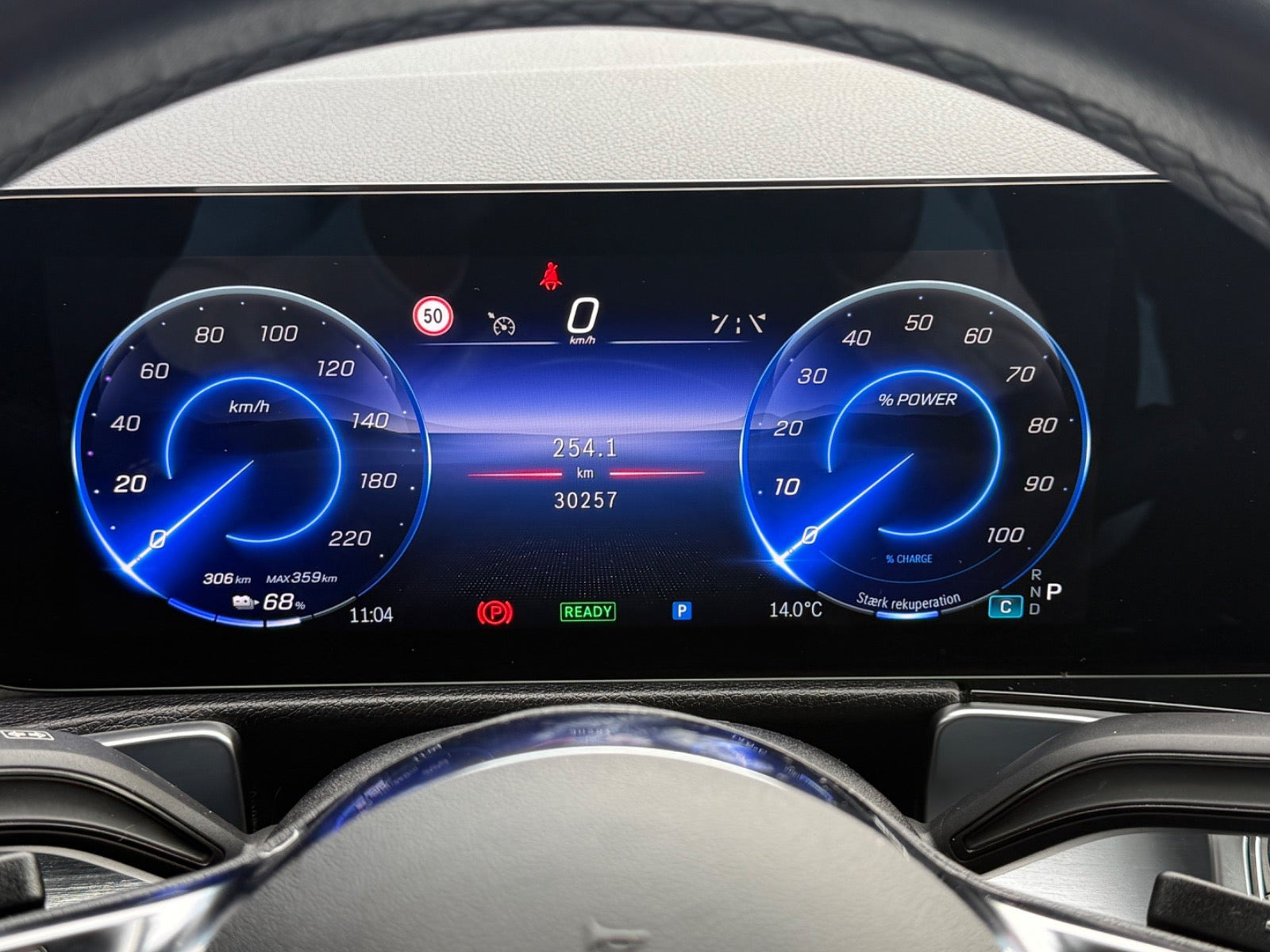 Sort Mercedes EQB250+ fra 2024