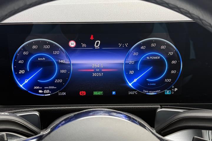 Sort Mercedes EQB250+ fra 2024