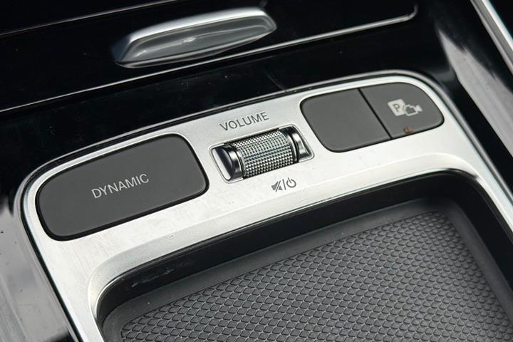 Sort Mercedes EQB250+ fra 2024