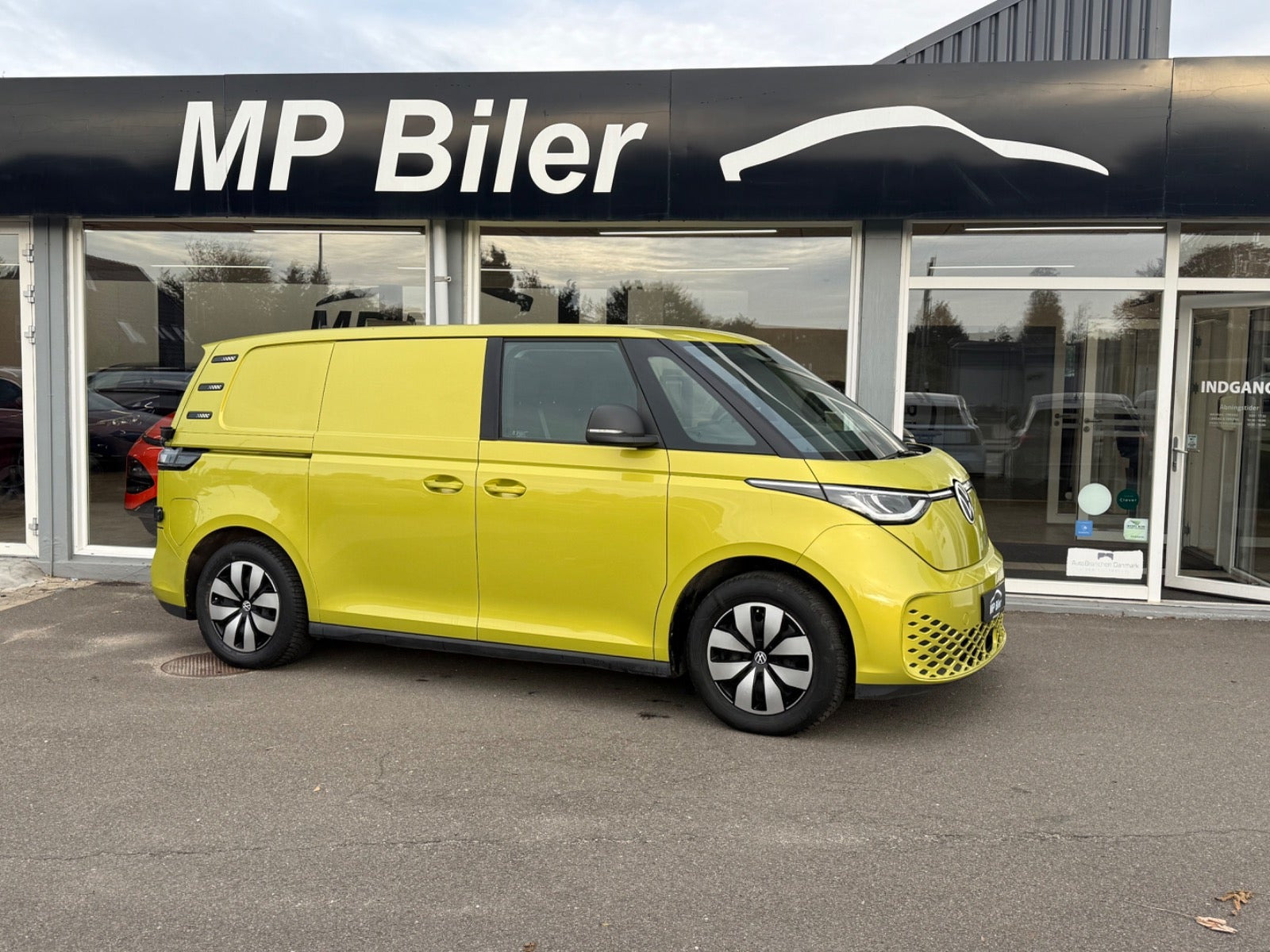 Grøn VW ID.Buzz fra 2024