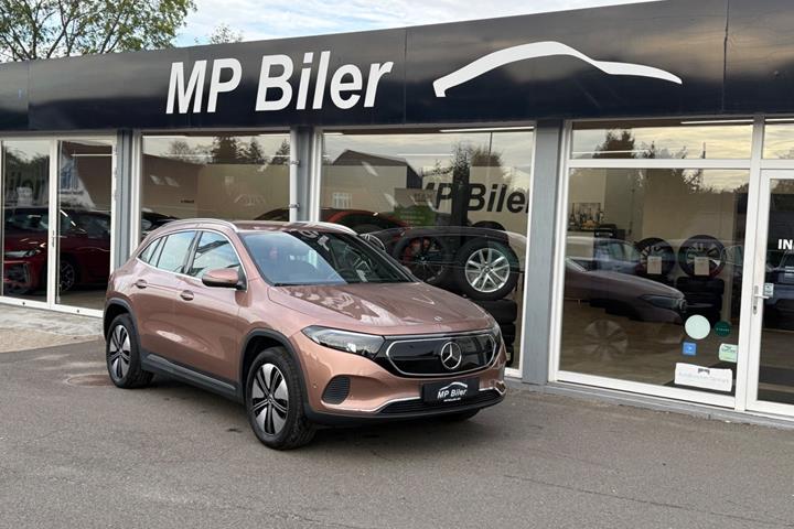 Grå Mercedes EQA250 fra 2023 set udefra