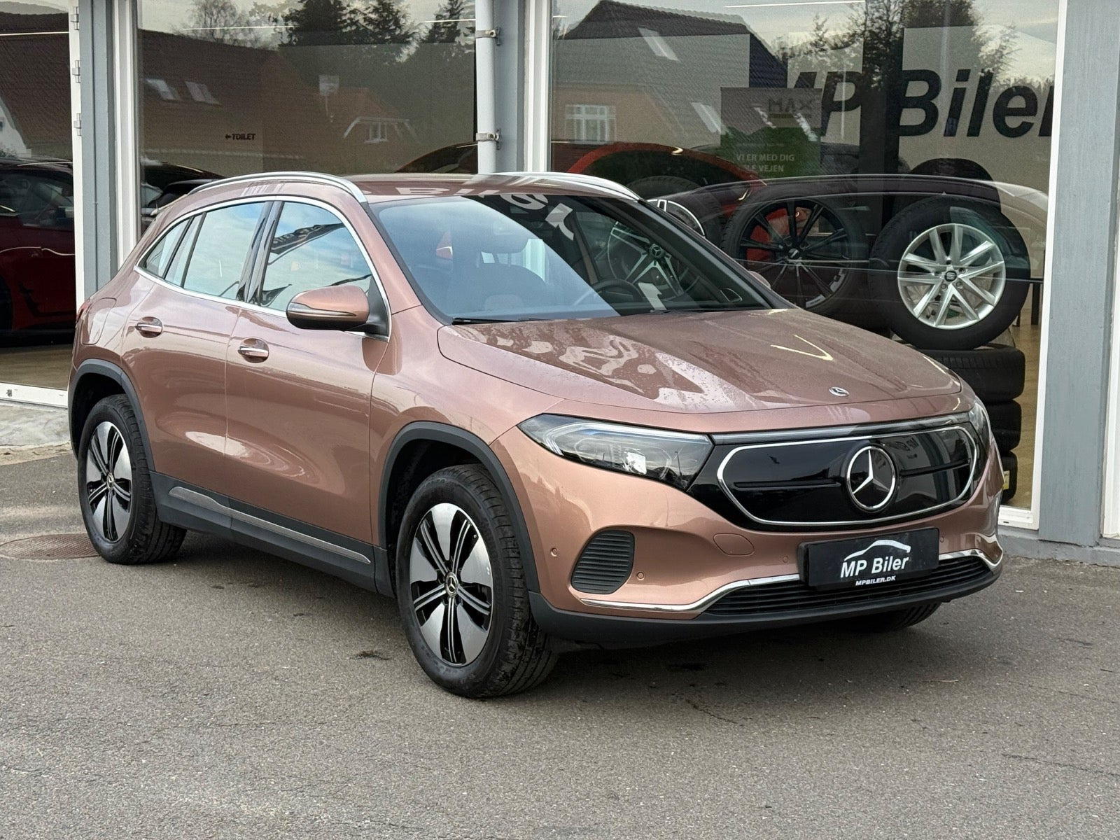 Grå Mercedes EQA250 fra 2023
