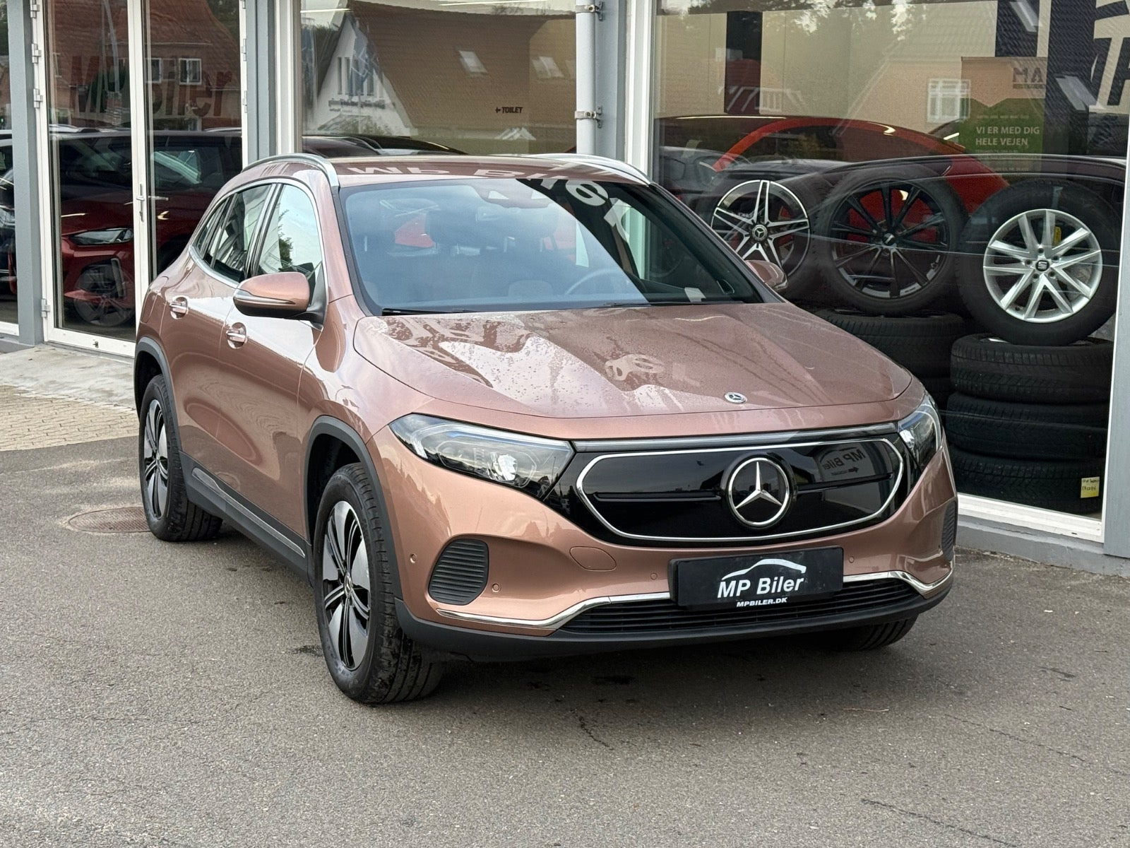 Grå Mercedes EQA250 fra 2023
