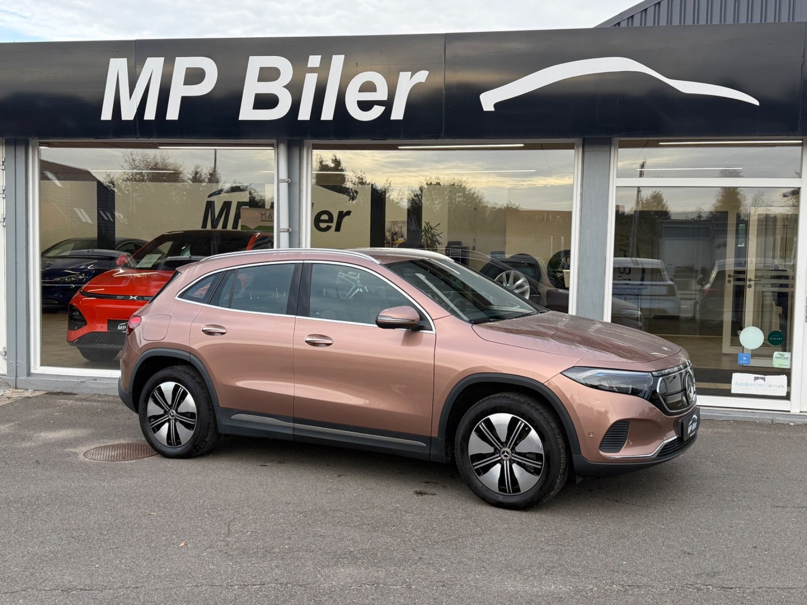 Grå Mercedes EQA250 fra 2023
