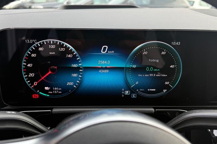 Grå Mercedes EQA250 fra 2023