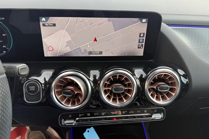 Grå Mercedes EQA250 fra 2023