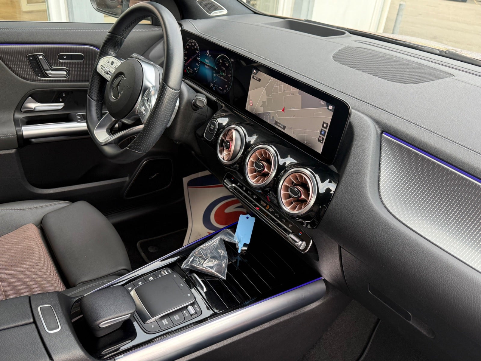Grå Mercedes EQA250 fra 2023