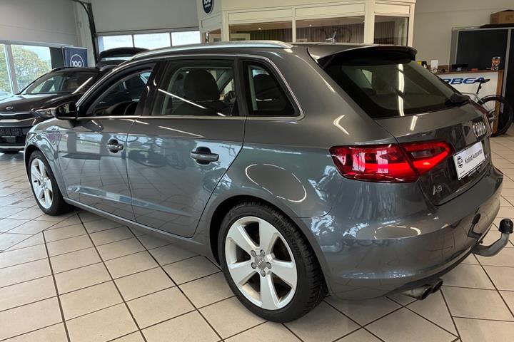 Grå Audi A3 fra 2014