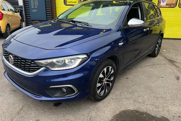 Blå Fiat Tipo fra 2019
