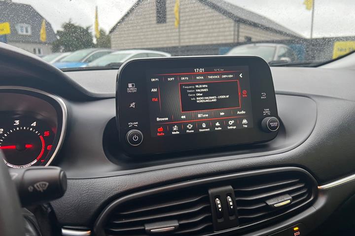 Blå Fiat Tipo fra 2019