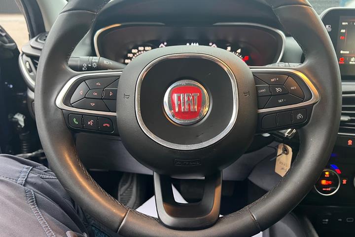 Blå Fiat Tipo fra 2019
