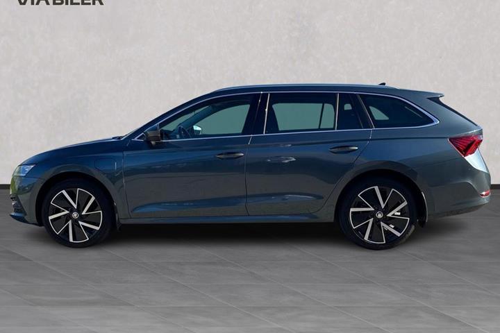 Grå Skoda Octavia fra 2020