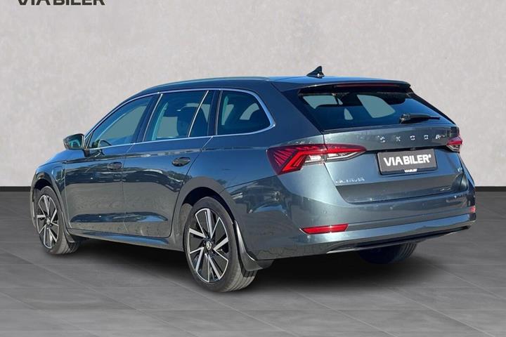 Grå Skoda Octavia fra 2020