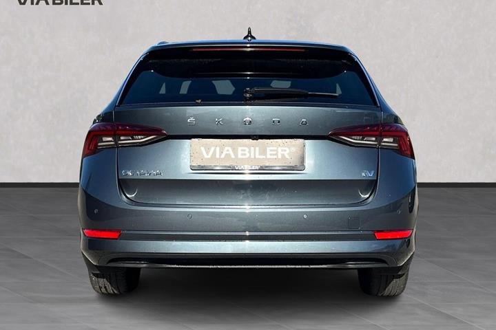 Grå Skoda Octavia fra 2020
